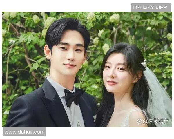 足球明星与女友甜蜜互动引发热议两人亲密瞬间曝光令人羡慕不已 足球明星与女友甜蜜互动引发热议两人亲密瞬间曝光令人羡慕不已