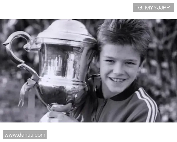 1号足球明星的传奇人生与赛场背后的故事揭秘